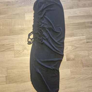 Fitted shiny black skirt 