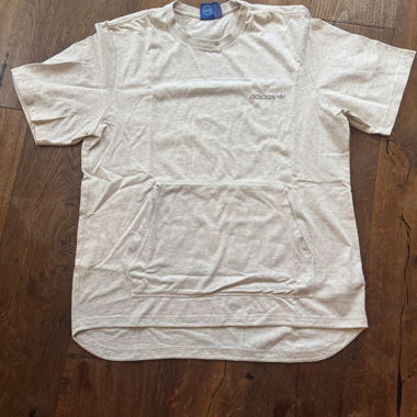 Beiges Adidas Pocket T-Shirt