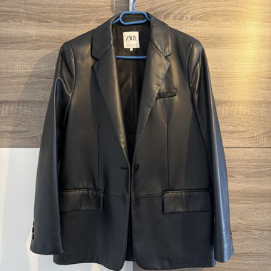 Blazer ZARA in look pelle
