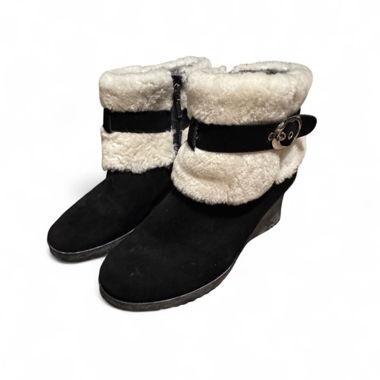 Stivaletti UGG con zeppa in shearling neri
