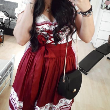Dirndl Krüger Madl in rosso con motivo floreale