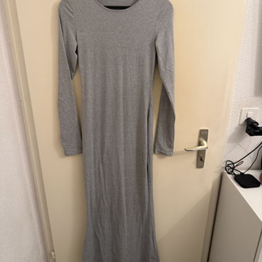 Robe longue à manches longues grise