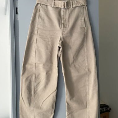 Pantaloni in cotone twill attorcigliato con cintura Lemaire