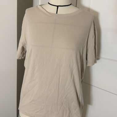 Beige T-Shirt mit kurzen Ärmeln