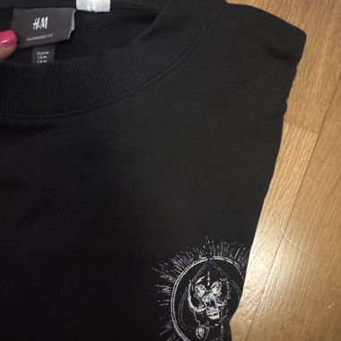 H&M black sweatshirt