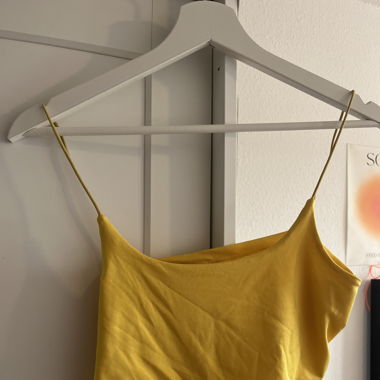 Yellow top 