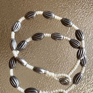 zwei coole armbänder