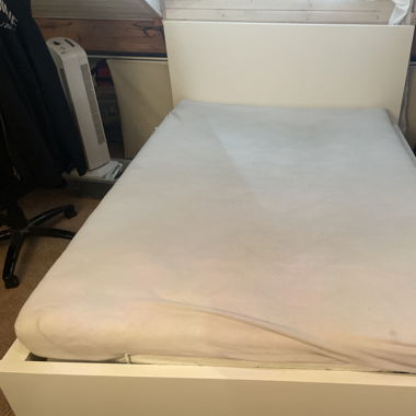 Lit Queen size (matelas inclus si souhaité)
