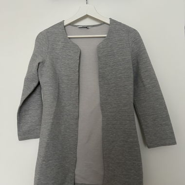 Grauer offener Mantel / Blazer