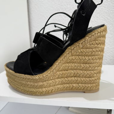 Sandali neri con zeppa in espadrillas nero
