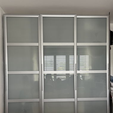 Kleiderschrank 