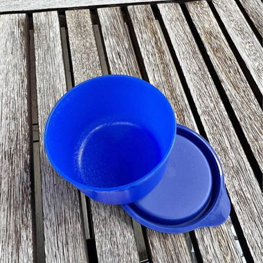 Tupperware bleu avec couvercle Neuf