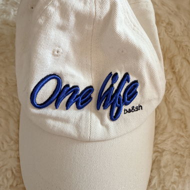Neue ba&sh Kappe