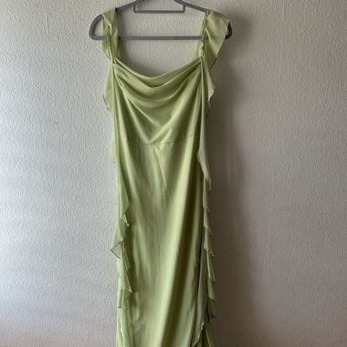 Maxikleid mesh ruffle hem hellgrün