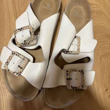 Sandales blanches en cuir Birkenstock avec boucles