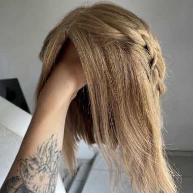 Blonde Echthaar-Peruecke