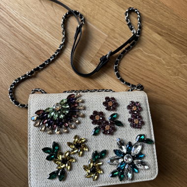 ESSENTIEL ANTWERP Tasche mit Schmucksteinen