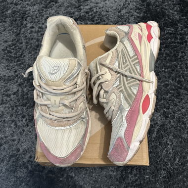 ASICS Sneakers in Pink