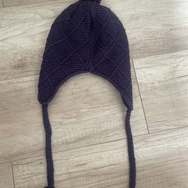 Bonnet violet tricoté