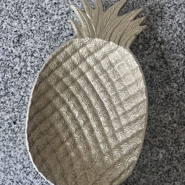 Contenitore a forma di ananas dorato