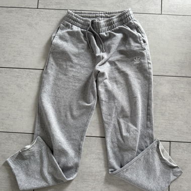 Pantaloni della tuta Adidas grigi