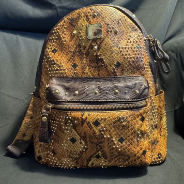 MCM Rucksack Nieten Gold Schlange Snake