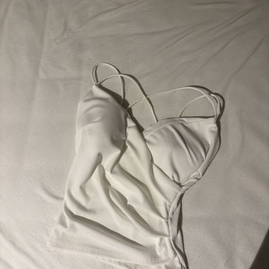 Top corto a coste bianco