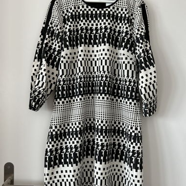 Schwarz-weisses Kleid