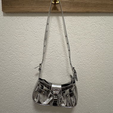 Silbrige Handtasche