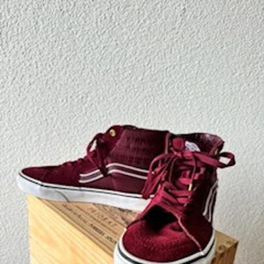 Bordeauxfarbene Vans