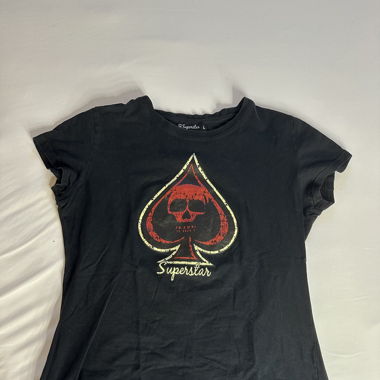 black t-shirt with skull print on