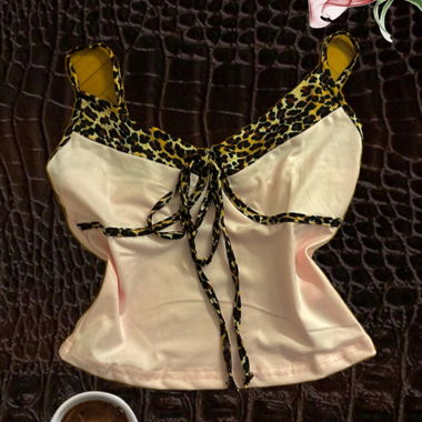 Rosa Top mit Leopardenmuster-Trägern