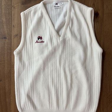 Weisse Strickweste von Henselite