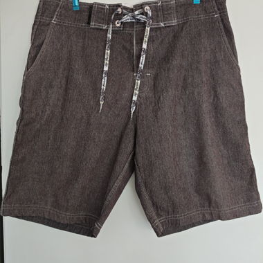 Braune Herren-Shorts mit Kordelzug