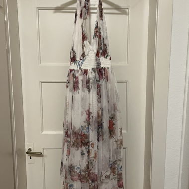 Geblümtes Kleid mit Volants