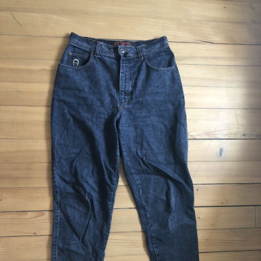 aigner jeans mit detail auf Hintertasche