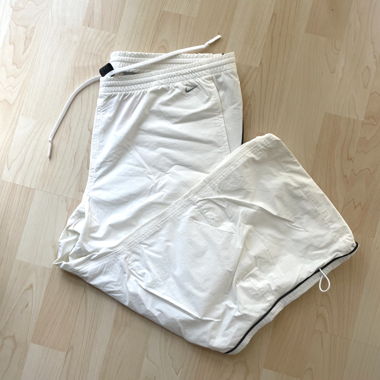 white nike ¾ pants / joggers