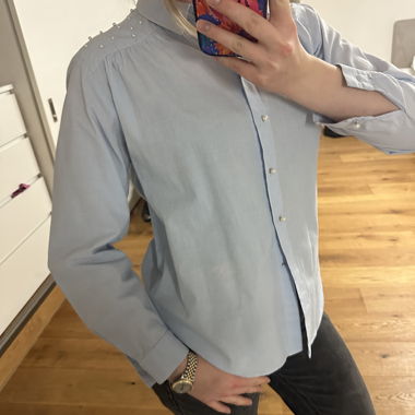 Bluse mit Perlen