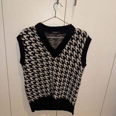 Gestrickte Weste schwarz-weiss