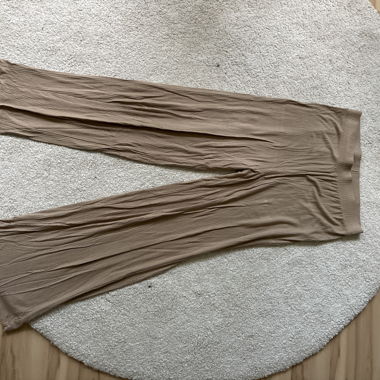 Pantaloni beige a gamba larga