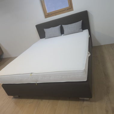 Consegna letto boxspring svizzero di alta qualità