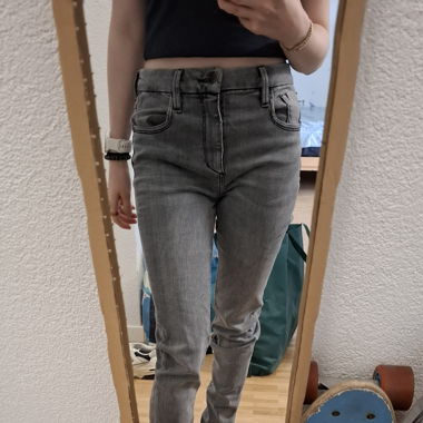 Graue Jeans