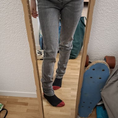 Graue Jeans