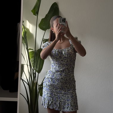 ZARA geblümtes Minikleid