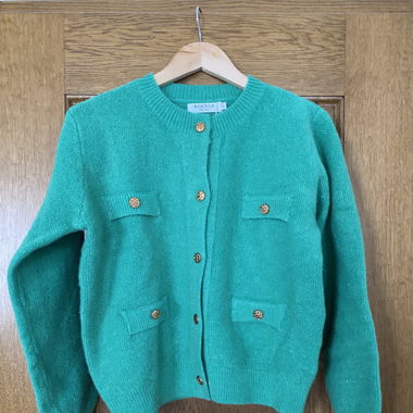 Cardigan im Chanel-Stil
