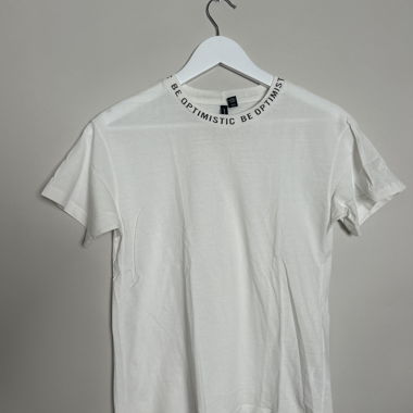 Weisses Slogan-T-Shirt