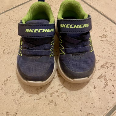 Chaussures bébé Skechers, utilisées (taille 21)