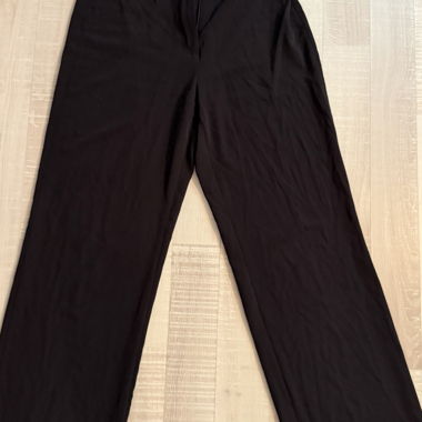 Fluid black trousers