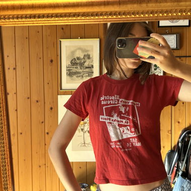 T-shirt grafica rossa Brandy Melville