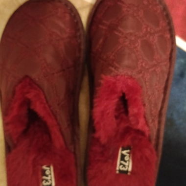 Pantofole rosse con pelliccia finta